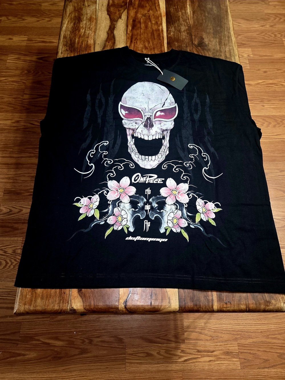 Deshire/One-Piece "Doflamingo" Collab Men's Graphic Tee. Size Large